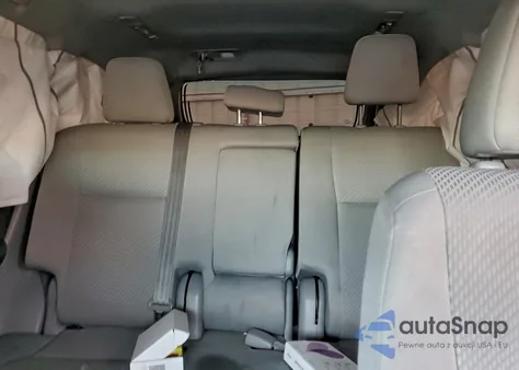 2018 Toyota Highlander Le z USA, uszkodzony, nr VIN 5TDZZRFH2JS286432